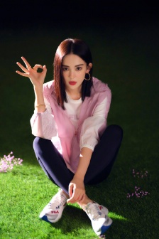 古力娜扎初春時尚雜誌寫真