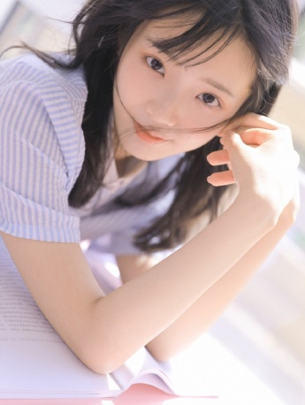 教室美女大學生清新甜美寫真