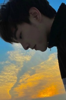 男生头像冷酷帅气侧脸高清