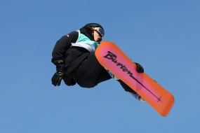 蘇翊鳴奪金空中抓板電腦壁紙