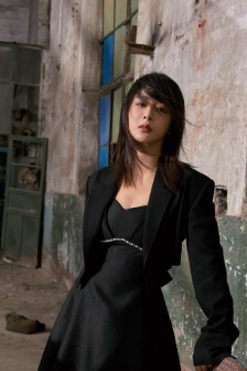 楊紫酷颯性感雜誌寫真