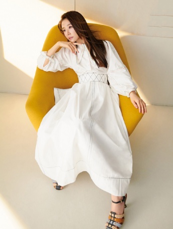 Ruby Lin's gentle and intellectual magazine photo pictures