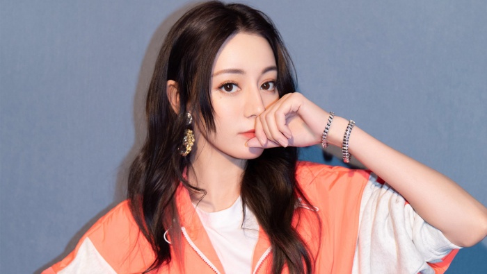 Dilireba casual photo desktop wallpaper