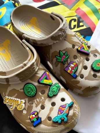 Palace聯動Crocs鞋款實體一覽