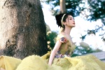 Angelababy sexy photo in yellow and green carved dress
