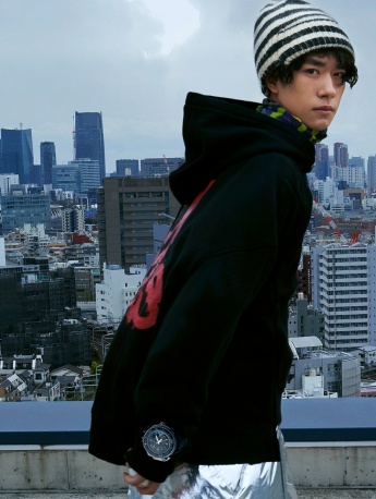 易烊千玺潮酷写真高清手机壁纸