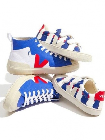 Multiple pictures of SHOES VEJA artist series