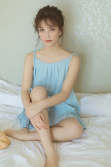 吊带睡裙美女mm美腿诱惑写真