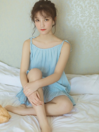 吊帶睡裙美女mm美腿誘惑寫真