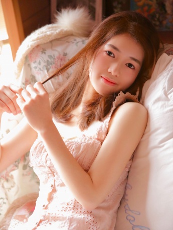 Lazy home beauty healing sexy photo