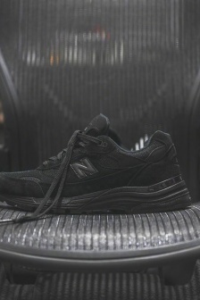 NewBalance992 pure black color matching multiple pictures display