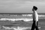 Deng Lun's black and white textured photo of seaside atmosphere