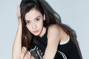 Angelababy运动装时尚写真桌面壁纸