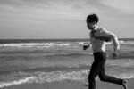 Deng Lun's black and white textured photo of seaside atmosphere