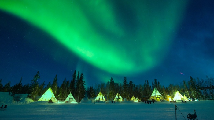 绿色极光高清图片桌面壁纸