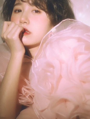 一栗小莎子唯美写真手机壁纸