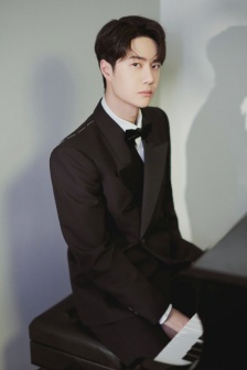 Wang Yibo's handsome pictures of China's top dancers at night