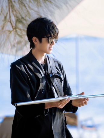 Liu Haoran's younger brother's good-looking mobile wallpaper