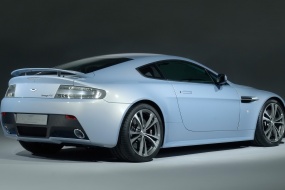 Aston Martin Vantage sports car wallpaper