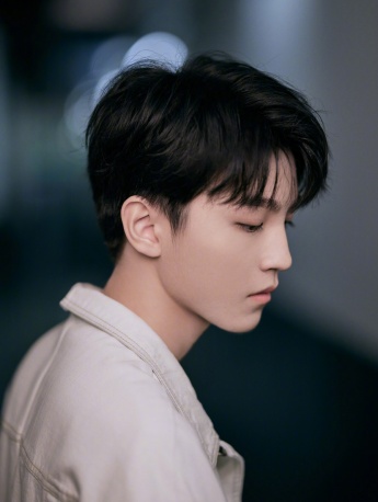 Wang Junkai is handsome, stylish and handsome pictures and photos