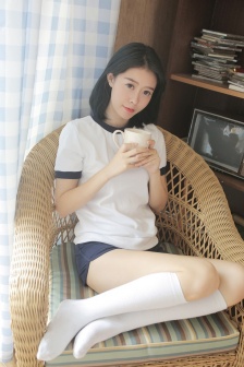 好看又性感的白丝美腿美女写真