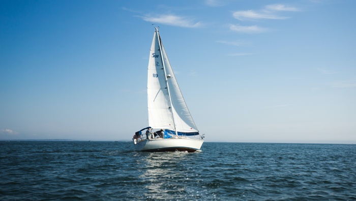 Sailing boat on the sea pictures desktop wallpaper