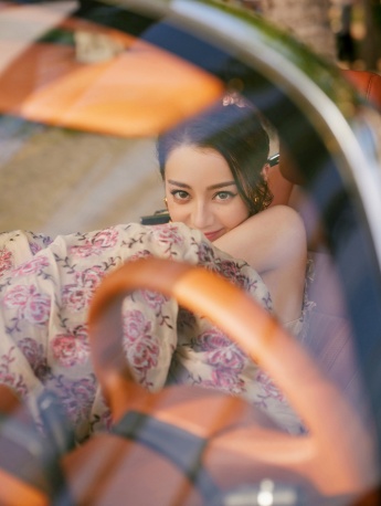 迪麗熱巴GQ人物盛典性感寫真圖片