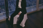 Wang Yuan handsome photo in black dark pattern suit