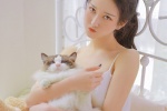白嫩美女性感吊帶裙誘惑養眼寫真