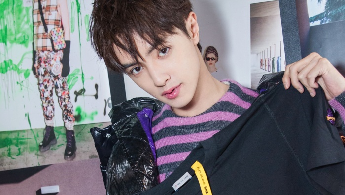 Handsome guy Guan Hong computer desktop wallpaper picture