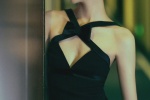 Qiu Tian black dress low-cut backless sexy photo
