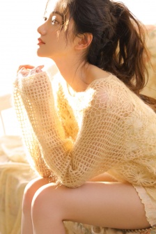 Beautiful girl in the sun sexy photo mobile wallpaper