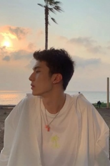 干净又舒心的阳光男生头像图片