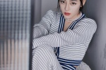 Dilireba blue and white striped knitted suit wallpaper