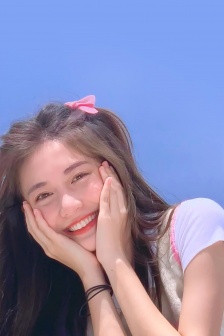 Vitality girl fresh mobile wallpaper