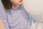 Beautiful pictures of girls holding balloons as mobile wallpapers