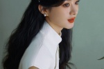 Zhao Liying's gentle and sexy photo in cheongsam