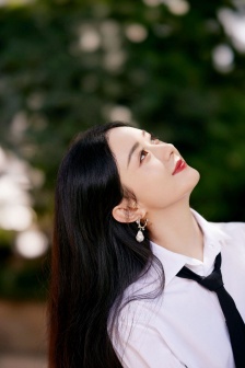 Zhao Liying sexy and charming photo in miniskirt