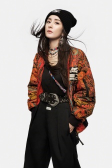 杨幂时尚性感初秋写真图片