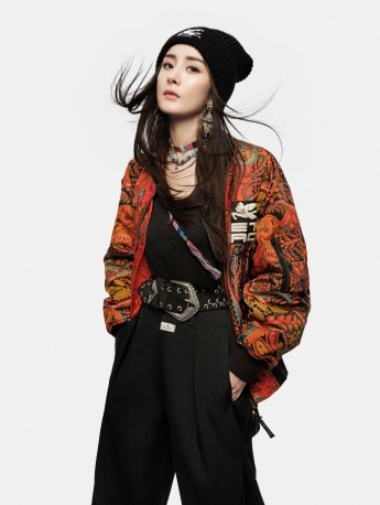 Yang Mi fashionable and sexy early autumn photo pictures