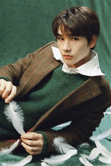 INTO1 Gao Qingchen fashion photo