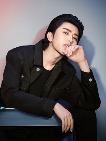 Cai Xukun's handsome makeup pictures and photos
