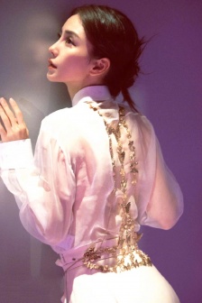 angelababy light and shadow glamor sexy photo