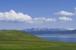 Xinjiang Sailimu Lake scenery desktop wallpaper