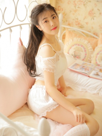 高挑長腿美女嫩模白絲誘惑寫真