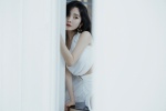 Yang Mi’s charming and sexy photo with curly hair and red lips