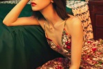 Wu Jinyan's retro curly hair fashion sexy photo