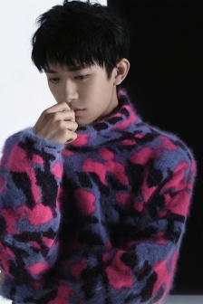 Yi Yang Qianxi's charming and handsome endorsement poster picture