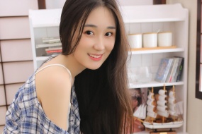 长发美女清新写真图片桌面壁纸