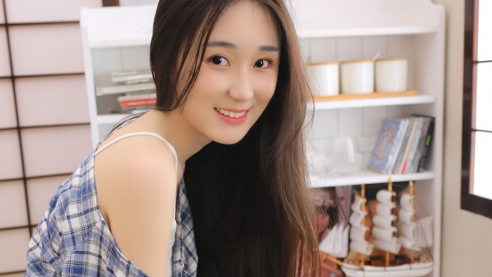 長發美女清新寫真圖片桌麵壁紙